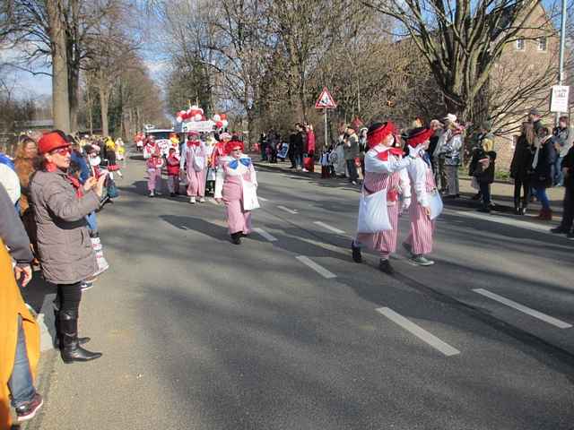 Karnevalszug 2014 - Bilder an der Kommandeursburg