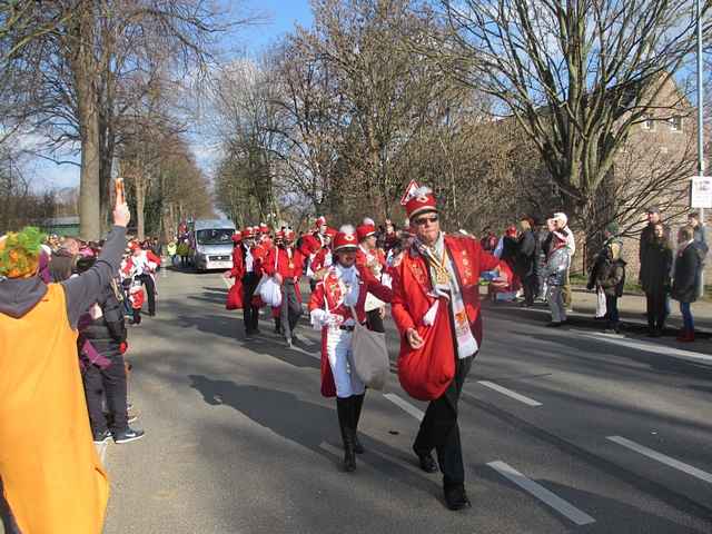 Karnevalszug 2014 - Bilder an der Kommandeursburg