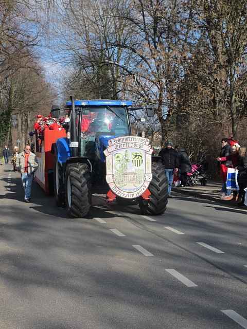 Karnevalszug 2014 - Bilder an der Kommandeursburg