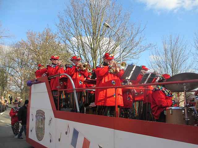 Karnevalszug 2014 - Bilder an der Kommandeursburg