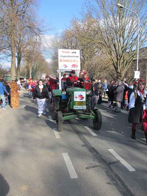 Karnevalszug 2014 - Bilder an der Kommandeursburg