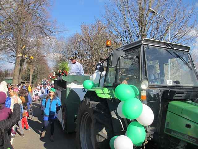 Karnevalszug 2014 - Bilder an der Kommandeursburg