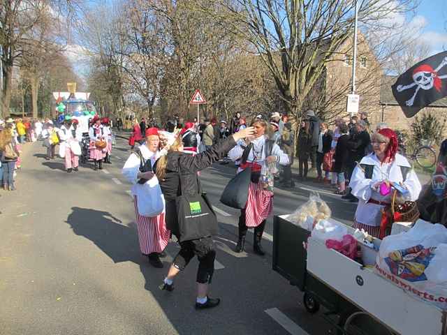 Karnevalszug 2014 - Bilder an der Kommandeursburg