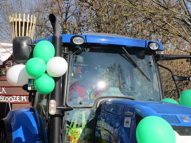 Karnevalszug 2014 - Bilder an der Kommandeursburg