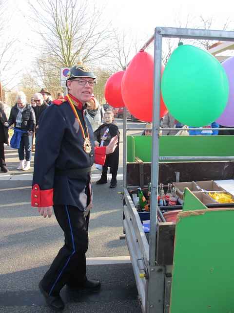 Karnevalszug 2015 - Bilder an der Kommandeursburg