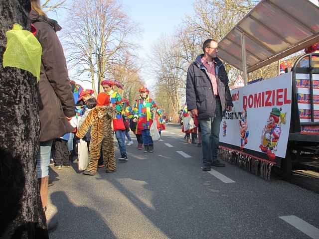 Karnevalszug 2015 - Bilder an der Kommandeursburg