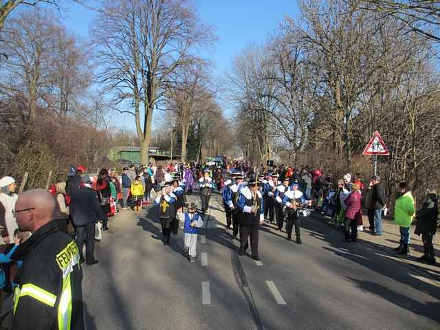 Karnevalszug 2015 - Bilder an der Kommandeursburg