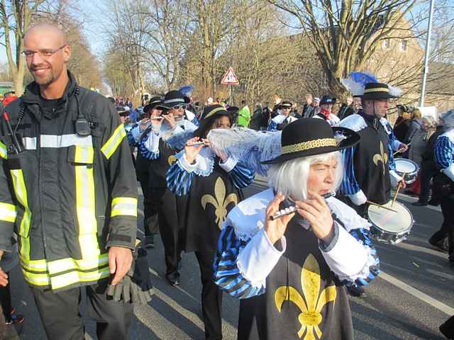 Karnevalszug 2015 - Bilder an der Kommandeursburg