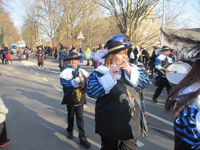 Karnevalszug 2015 - Bilder an der Kommandeursburg