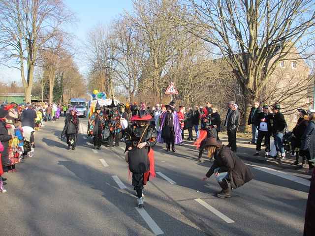 Karnevalszug 2015 - Bilder an der Kommandeursburg