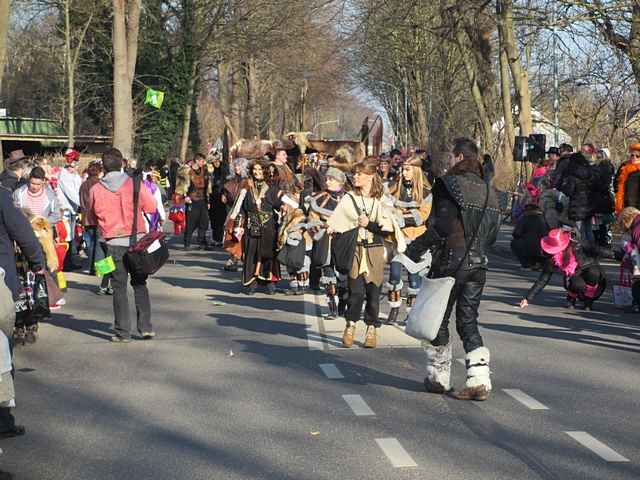 Karnevalszug 2015 - Bilder an der Kommandeursburg