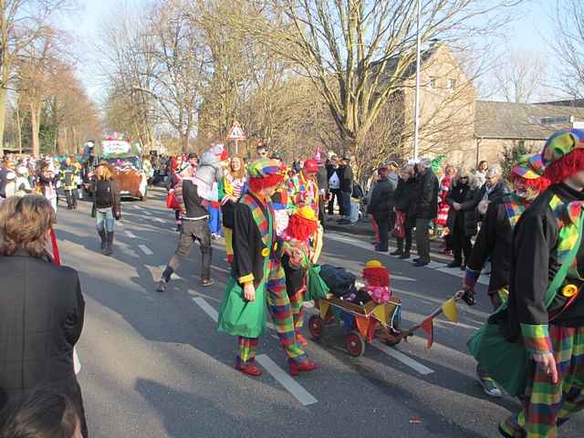 Karnevalszug 2015 - Bilder an der Kommandeursburg