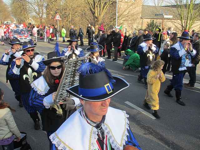 Karnevalszug 2015 - Bilder an der Kommandeursburg