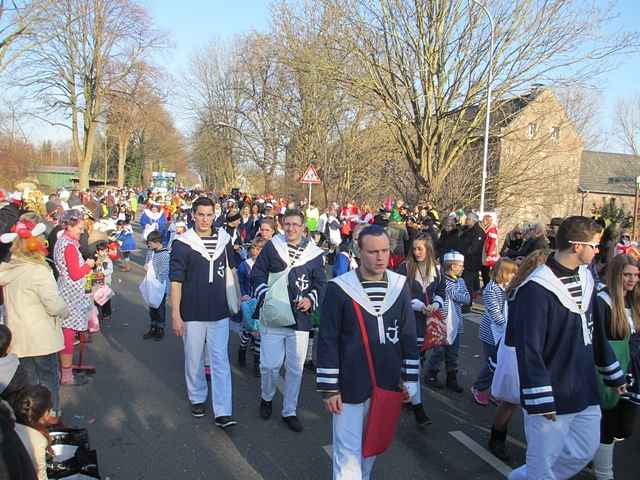 Karnevalszug 2015 - Bilder an der Kommandeursburg