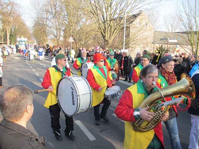 Karnevalszug 2015 - Bilder an der Kommandeursburg