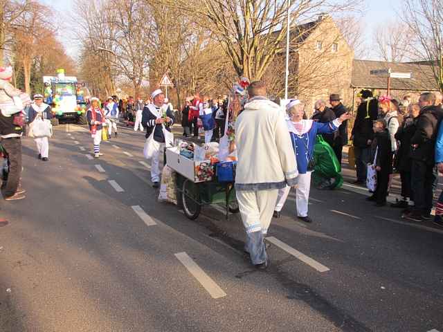 Karnevalszug 2015 - Bilder an der Kommandeursburg