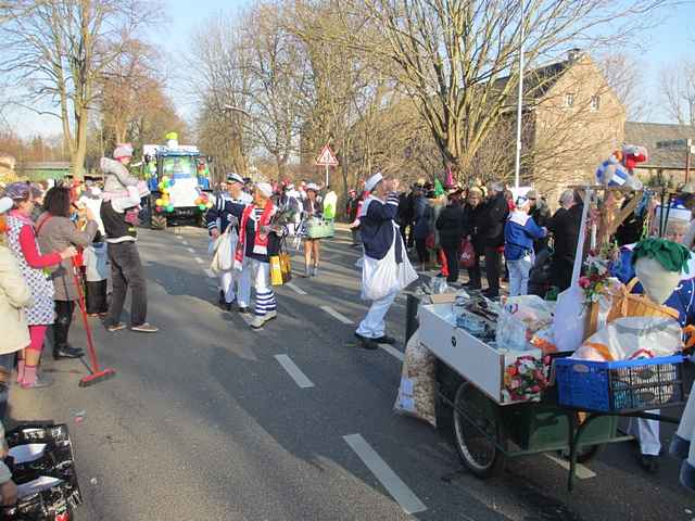 Karnevalszug 2015 - Bilder an der Kommandeursburg