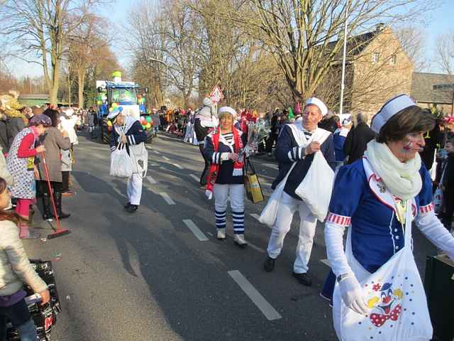 Karnevalszug 2015 - Bilder an der Kommandeursburg