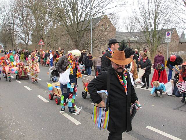 Karnevalszug 2016 - Bilder an der Kommandeursburg