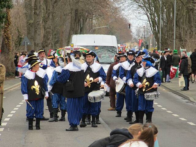 Karnevalszug 2016 - Bilder an der Kommandeursburg