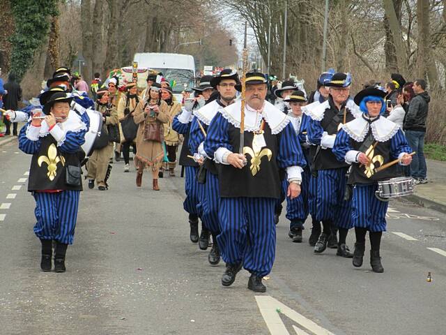 Karnevalszug 2016 - Bilder an der Kommandeursburg