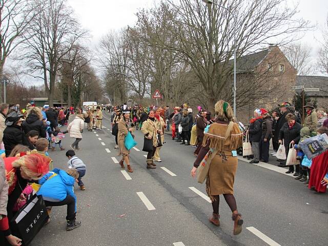 Karnevalszug 2016 - Bilder an der Kommandeursburg