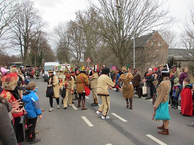 Karnevalszug 2016 - Bilder an der Kommandeursburg