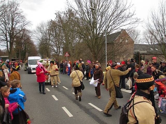 Karnevalszug 2016 - Bilder an der Kommandeursburg