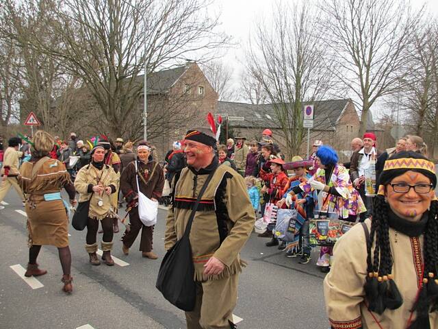 Karnevalszug 2016 - Bilder an der Kommandeursburg