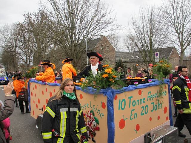 Karnevalszug 2016 - Bilder an der Kommandeursburg