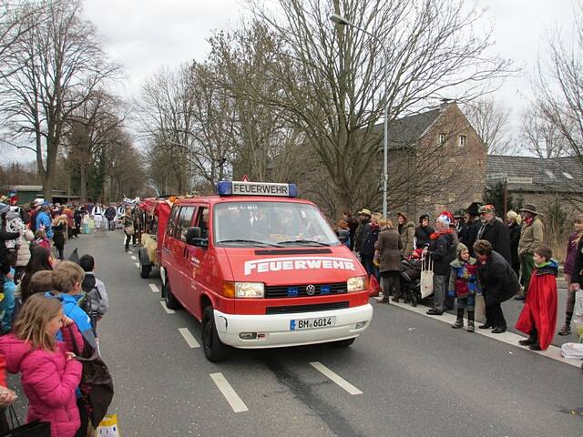 Karnevalszug 2016 - Bilder an der Kommandeursburg