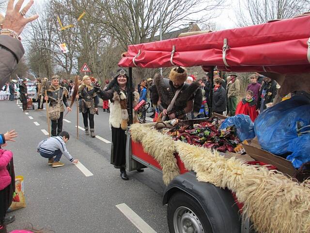 Karnevalszug 2016 - Bilder an der Kommandeursburg