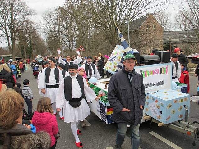 Karnevalszug 2016 - Bilder an der Kommandeursburg