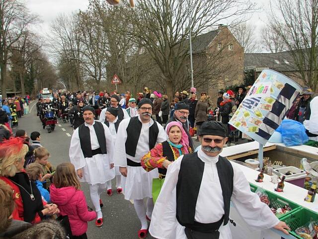 Karnevalszug 2016 - Bilder an der Kommandeursburg