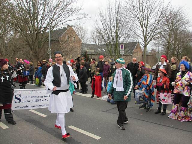 Karnevalszug 2016 - Bilder an der Kommandeursburg