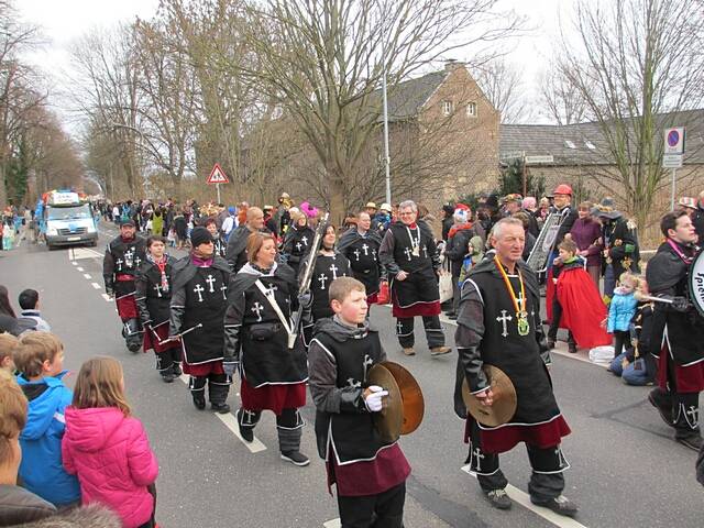 Karnevalszug 2016 - Bilder an der Kommandeursburg