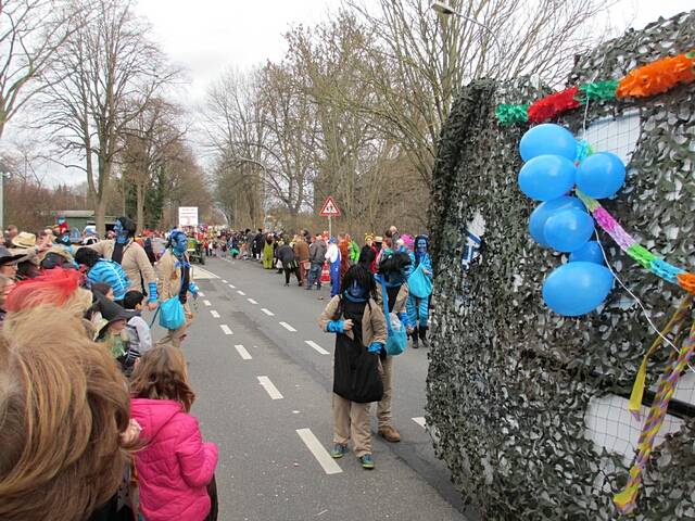 Karnevalszug 2016 - Bilder an der Kommandeursburg