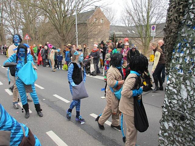 Karnevalszug 2016 - Bilder an der Kommandeursburg