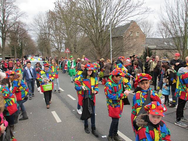 Karnevalszug 2016 - Bilder an der Kommandeursburg