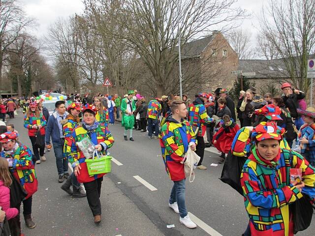 Karnevalszug 2016 - Bilder an der Kommandeursburg