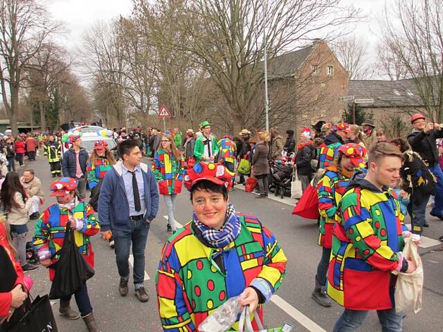 Karnevalszug 2016 - Bilder an der Kommandeursburg