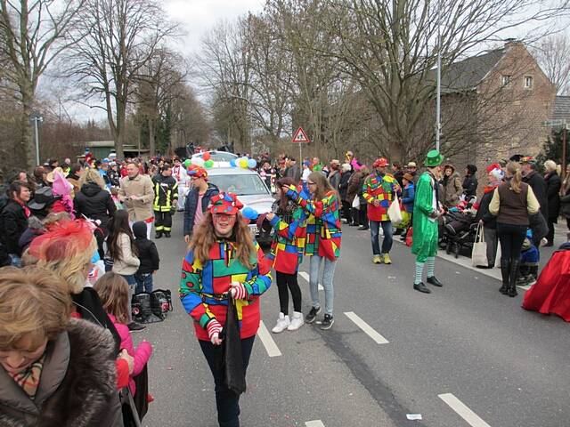 Karnevalszug 2016 - Bilder an der Kommandeursburg