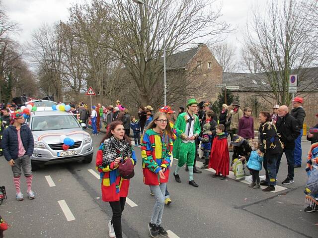 Karnevalszug 2016 - Bilder an der Kommandeursburg