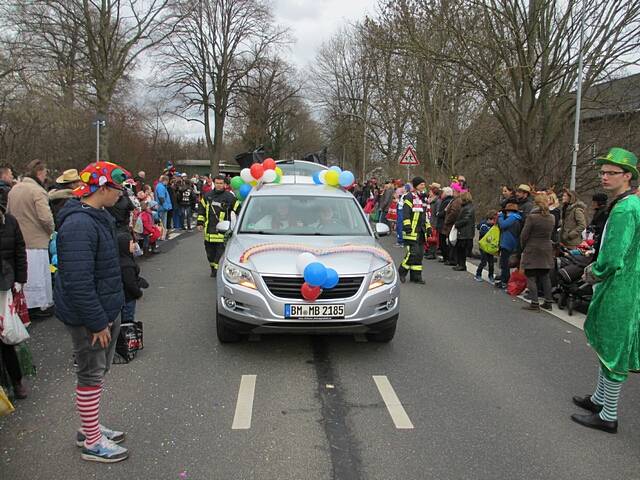 Karnevalszug 2016 - Bilder an der Kommandeursburg