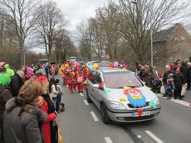 Karnevalszug 2016 - Bilder an der Kommandeursburg