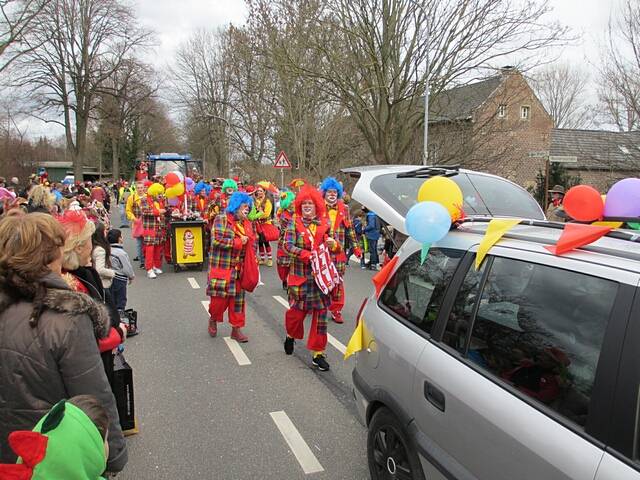 Karnevalszug 2016 - Bilder an der Kommandeursburg