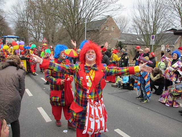 Karnevalszug 2016 - Bilder an der Kommandeursburg