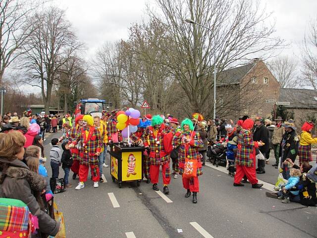 Karnevalszug 2016 - Bilder an der Kommandeursburg