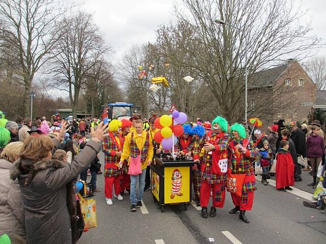 Karnevalszug 2016 - Bilder an der Kommandeursburg