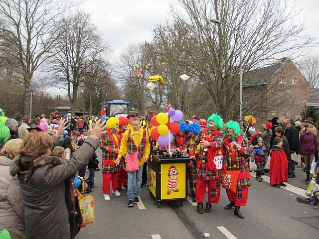 Karnevalszug 2016 - Bilder an der Kommandeursburg